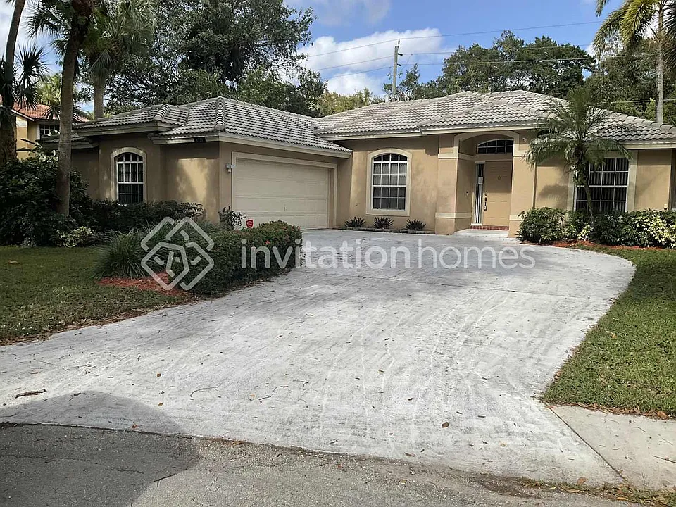 6525 NW 54th Ct