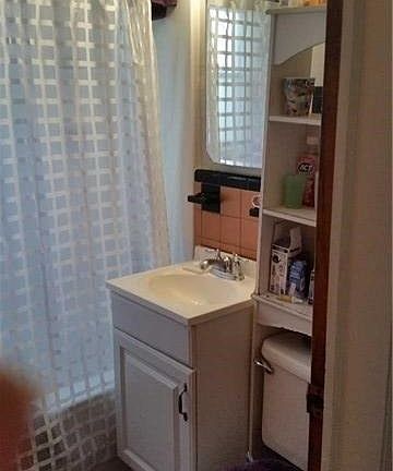 4th image of 318 Locust Ave