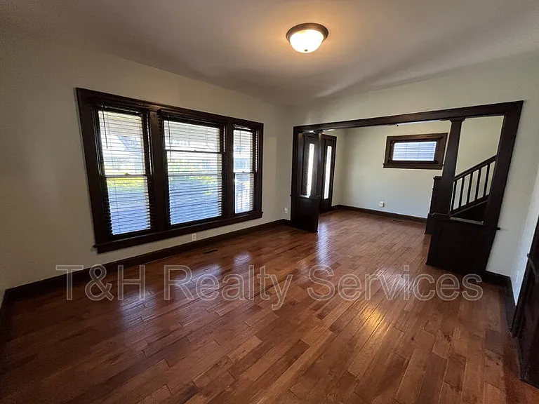932 E Morris St — Photo 11