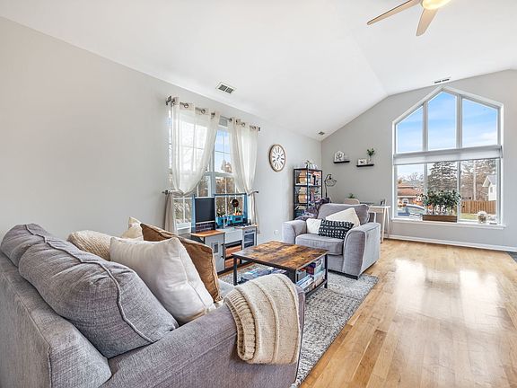 4th image of 4937 Francisco Ave
