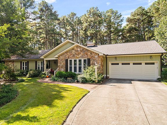 3rd image of 609 Amelia Ave