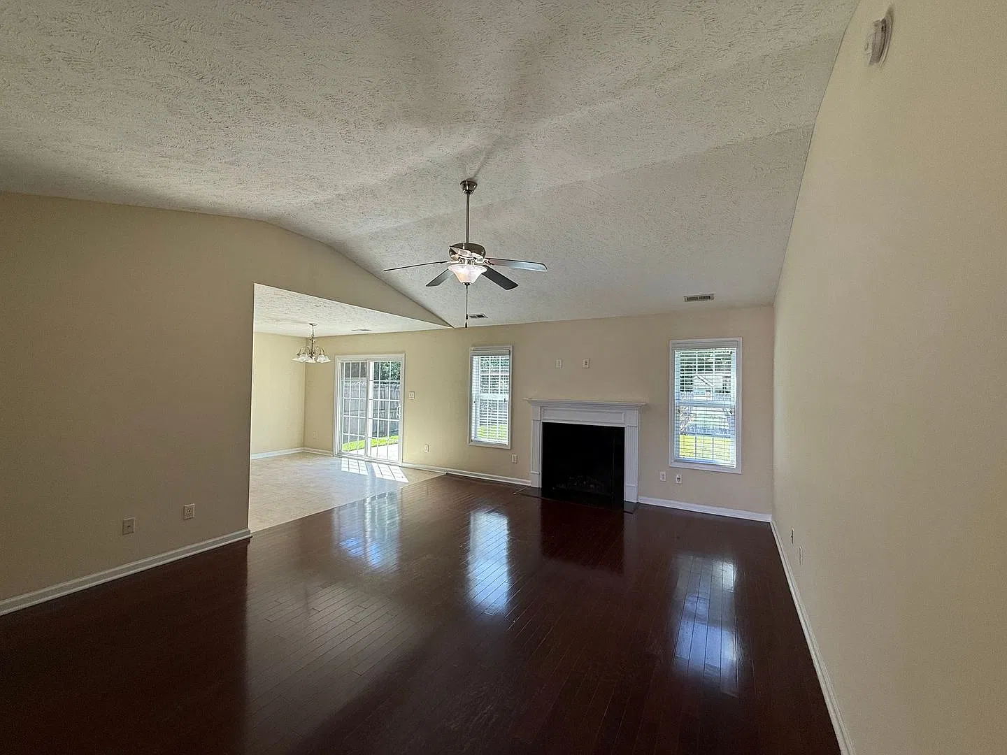 3 Bedroom 2 Bath home — Photo 2