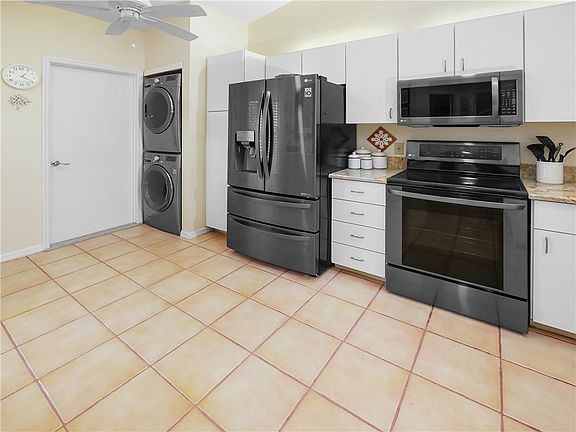 5th image of 1977 Sixty Oaks Ln