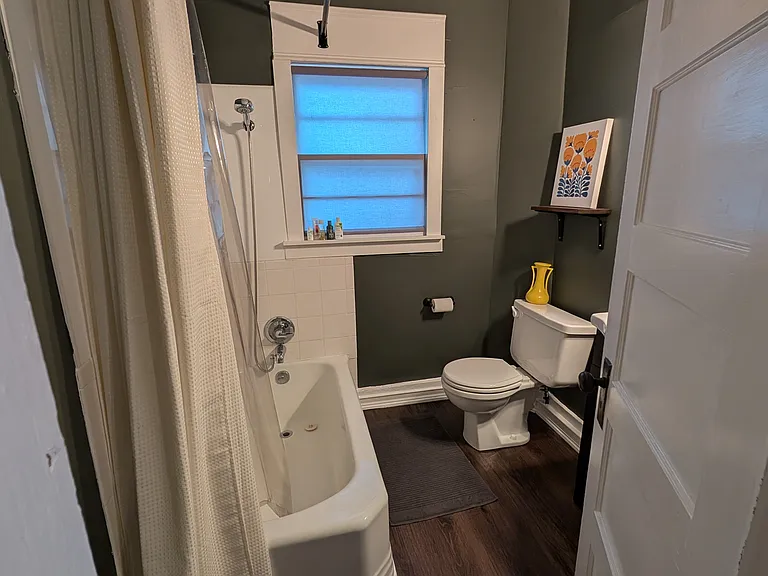 Bathroom 3.
