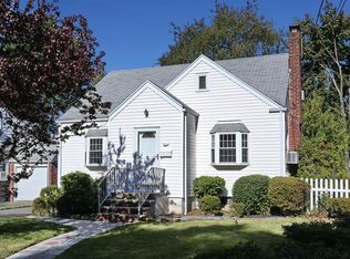 8 Derby Ln, Dumont, NJ 07628