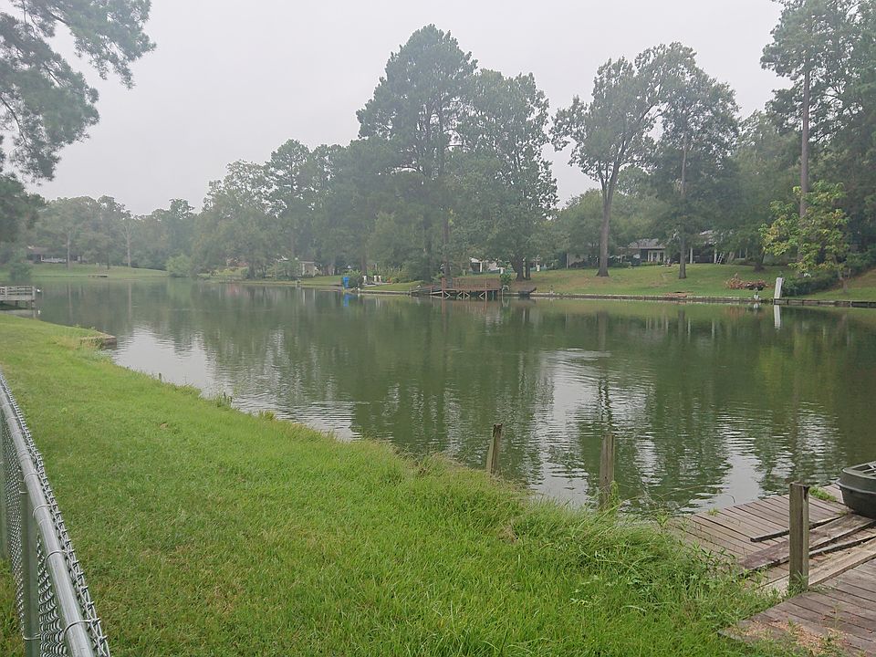 2nd image of 102 Monteleon Cir