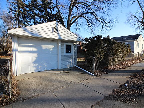 2nd image of 8601 Riverview St