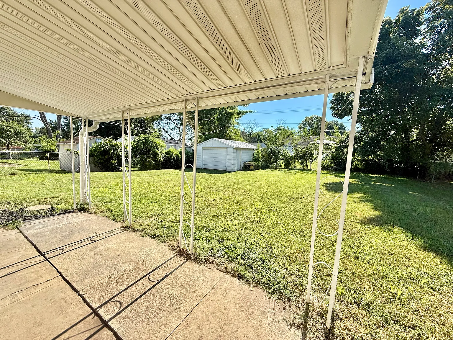 3 bed, 1084 sqft, $2,000 — Photo 3