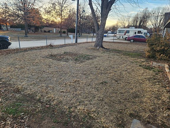 2nd image of 660 Oakdale Dr