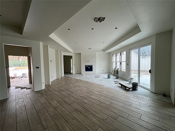 3rd image of 4060 Lakeside Club Dr