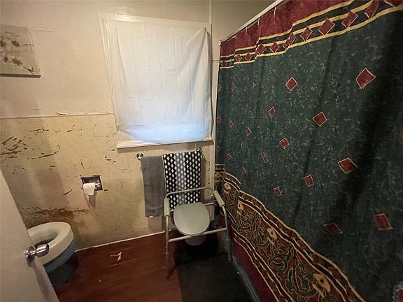 5th image of 19 Deforest St
