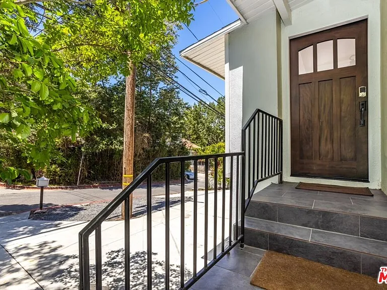 8876 Wonderland Ave — Photo 22