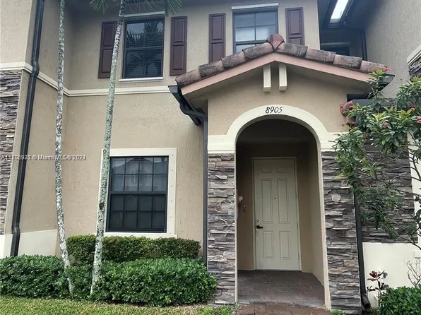 8905 W 35th Way, Hialeah, FL 33018