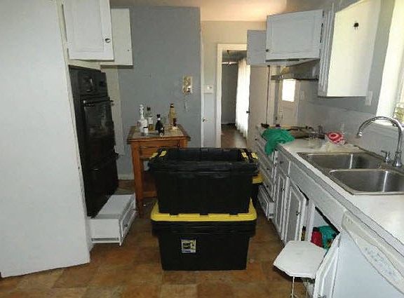 5th image of 1872 Hill Hedge Dr