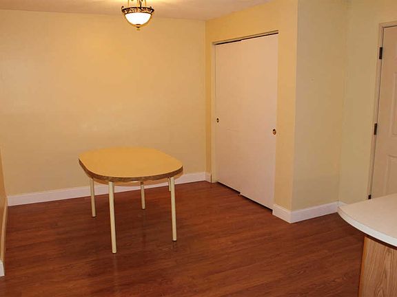 5th image of 6 Knights Bridge Dr APT 305