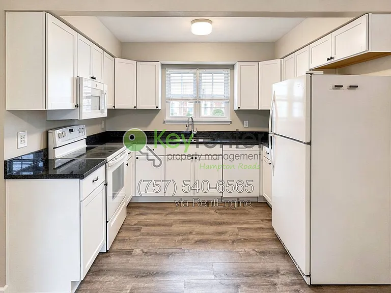 810 Huntly Dr — Photo 10
