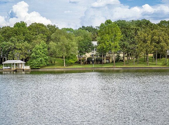 2nd image of 400 Saint Andrews Dr