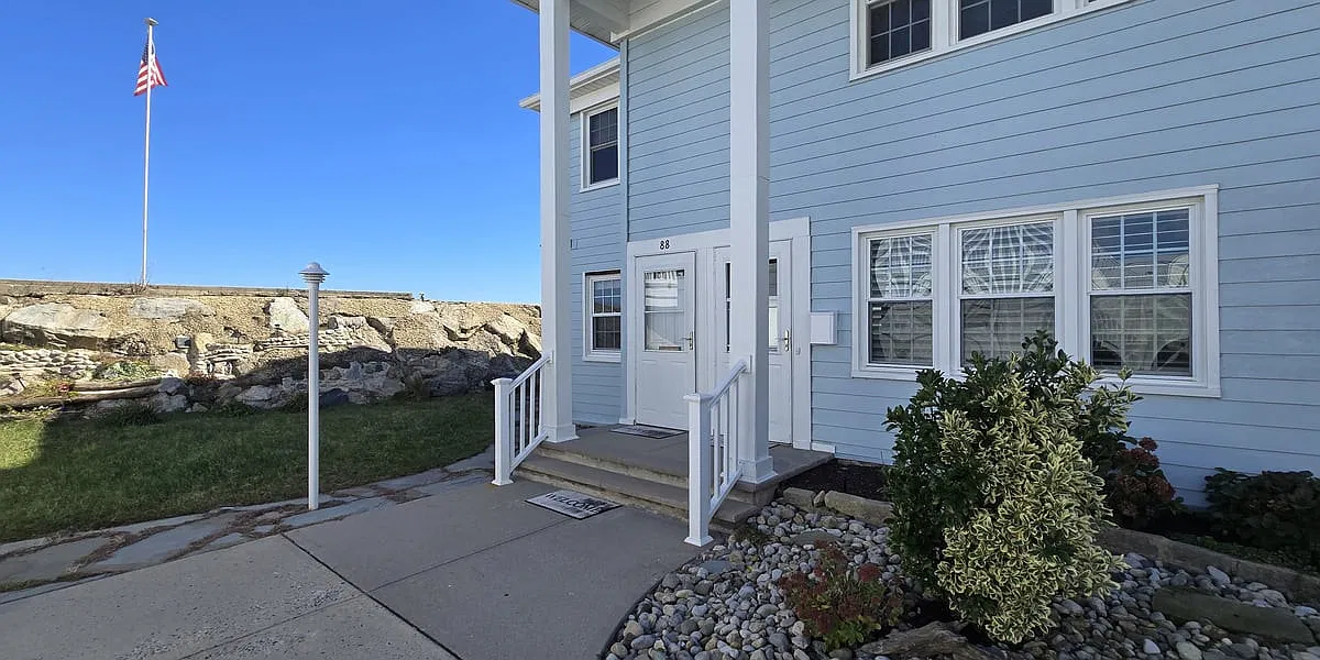 2 bed, $2,300 — Photo 1