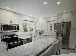 934 E Huntington Ln, Elmhurst, IL 60126