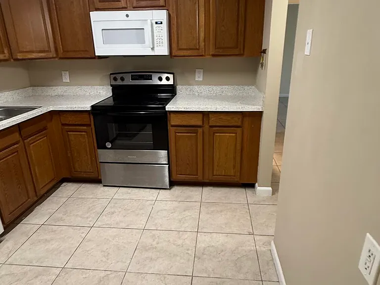 475 SE 8th St #220 — Photo 10