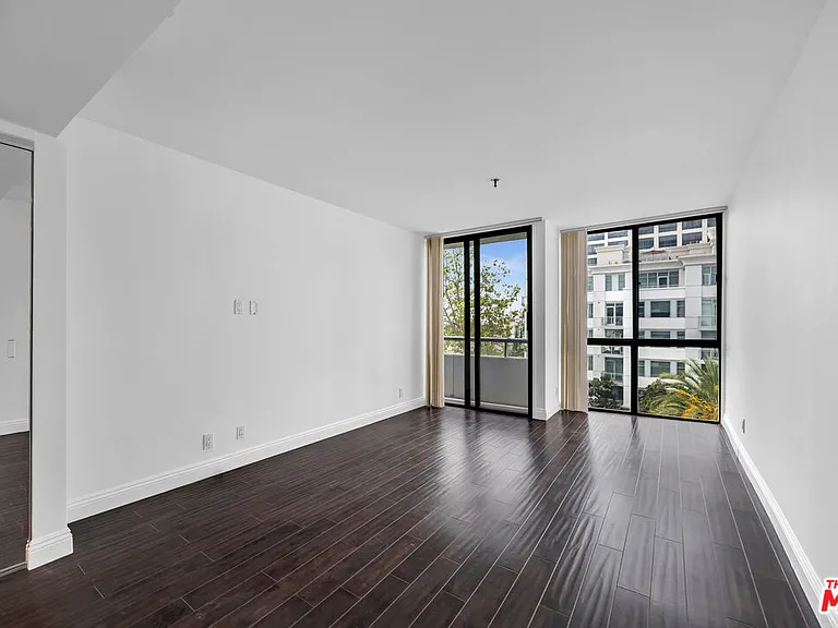 10660 Wilshire Blvd #701 — Photo 15
