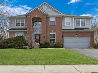 423 Old Walnut Cir, Gurnee, IL 60031