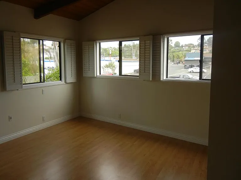 160 Melrose Ave — Photo 19