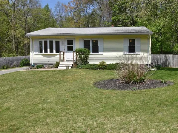 13 Westwood Dr, Cumberland, RI 02864
