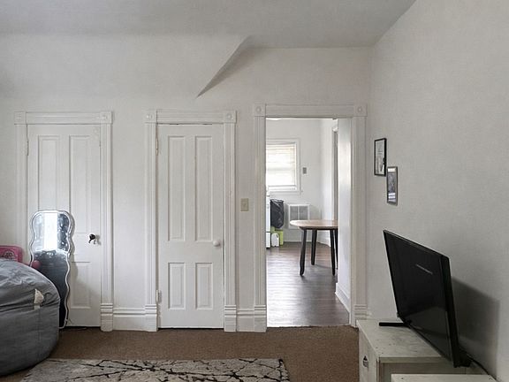 5th image of 462 Ashland Ave