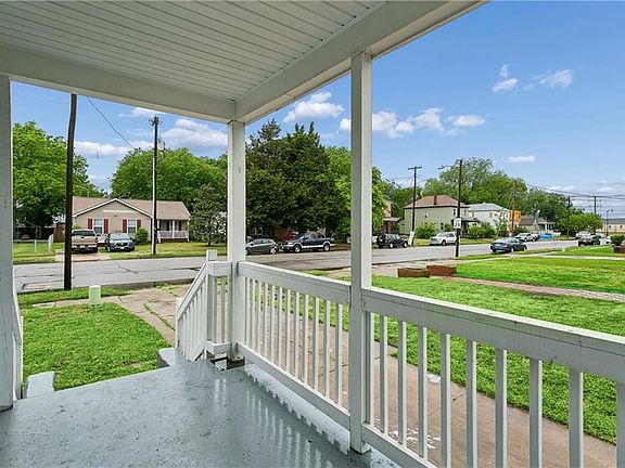 2nd image of 924 Ivy Ave