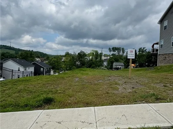 1002 Peak Dr, South Park, PA 15129