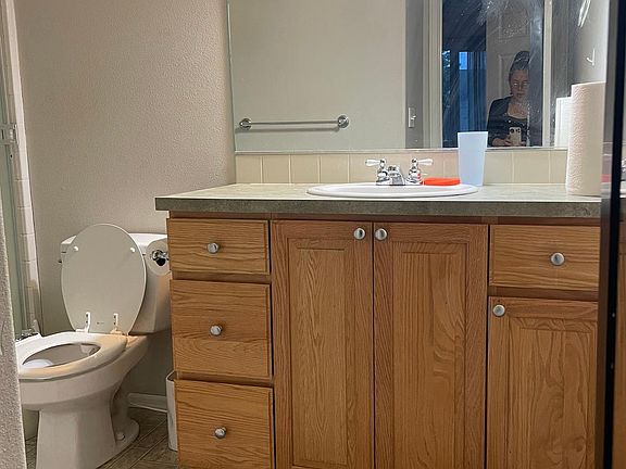Master bedroom's restroom