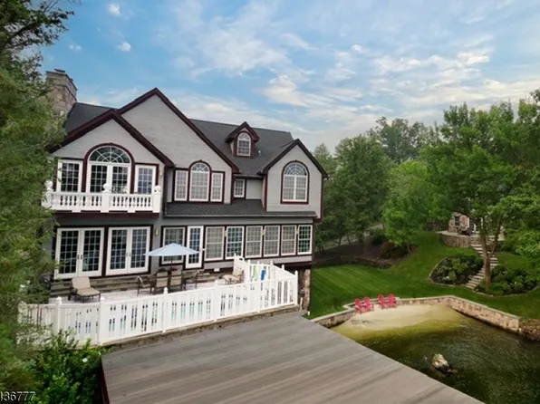 10 Oakdale Ave, Hopatcong Boro, NJ 07843
