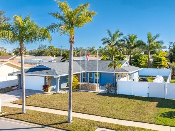 9407 Laura Anne Dr, Seminole, FL 33776