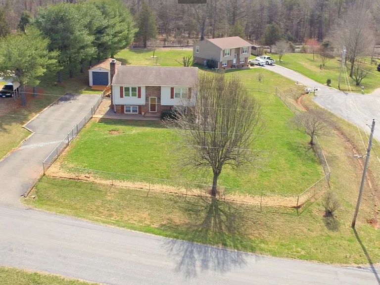 201 Rolling Ridge Dr — Photo 4