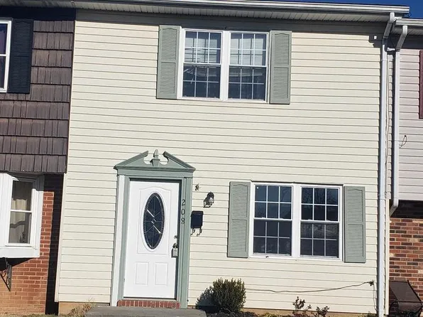 208 Moore Dr, Berryville, VA 22611