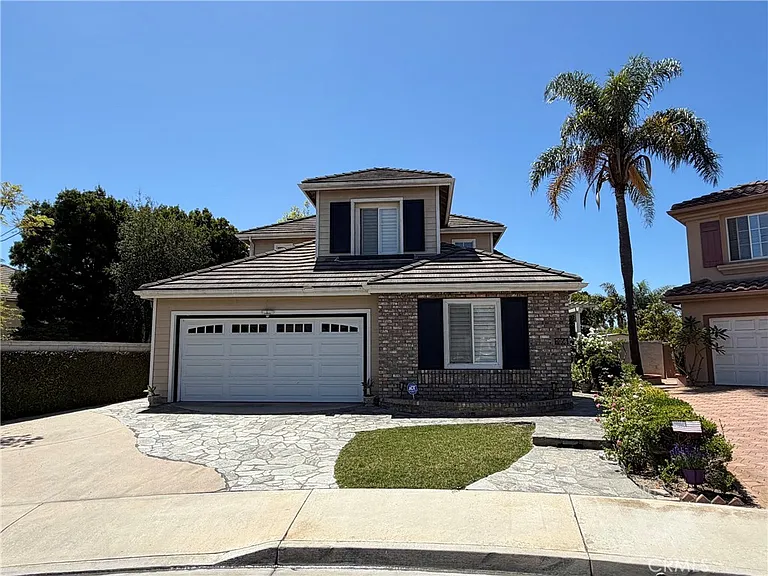 7056 Ashley Dr — Photo 2
