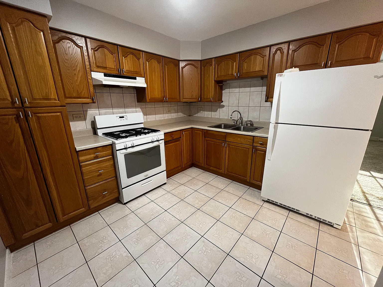3 bed, 1.5 bath, 1300 sqft, $2,250 — Photo 1