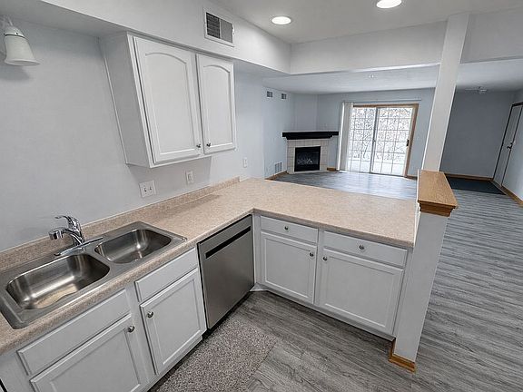 4th image of 1872 Deerhaven Ln NE APT 8