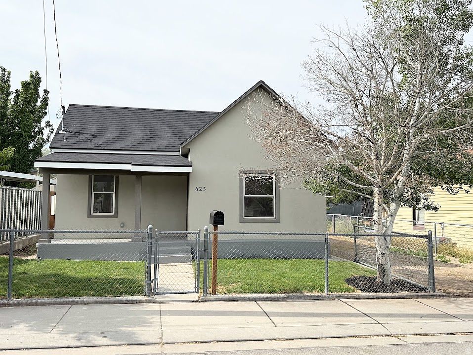 1st image of 625 W 4th Ave