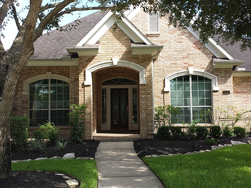 1st image of 2127 Canyon Crest Dr