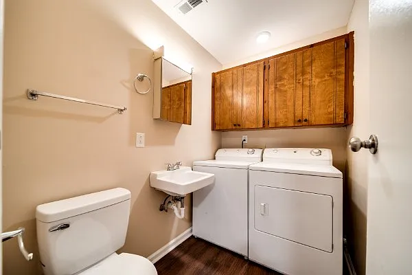 1184 Meadowview Dr — Photo 10