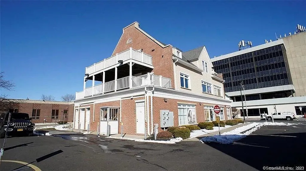 15 Belden Ave — Photo 1