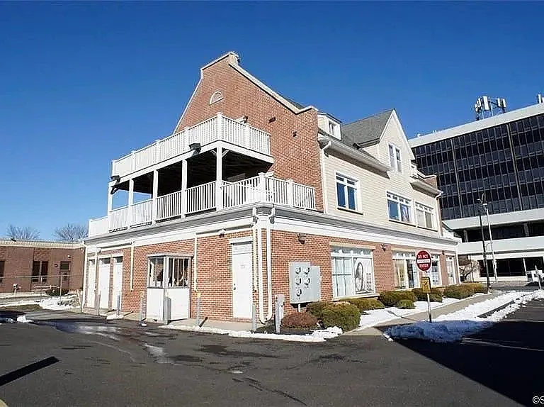 15 Belden Ave — Photo 1