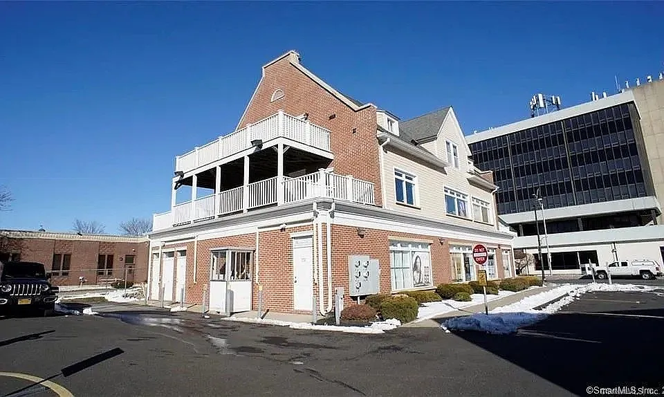 15 Belden Ave