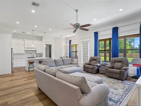 3rd image of 2414 Howard Dr