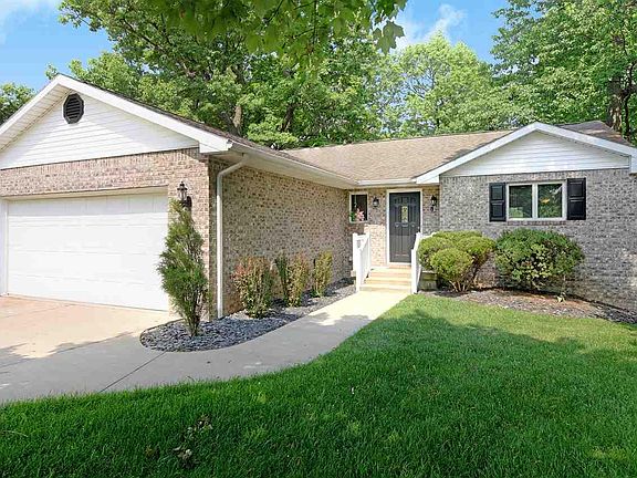2nd image of 10804 Emerald Dr