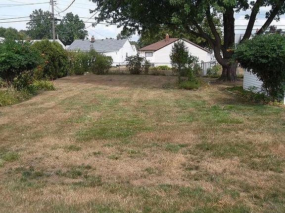 4th image of 387 Divot Dr