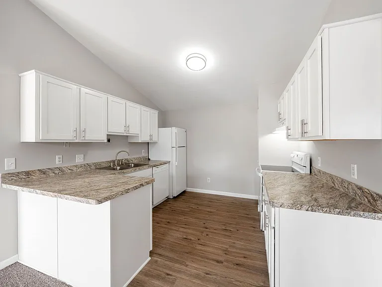 Creekside at Fenton Heights — Photo 13