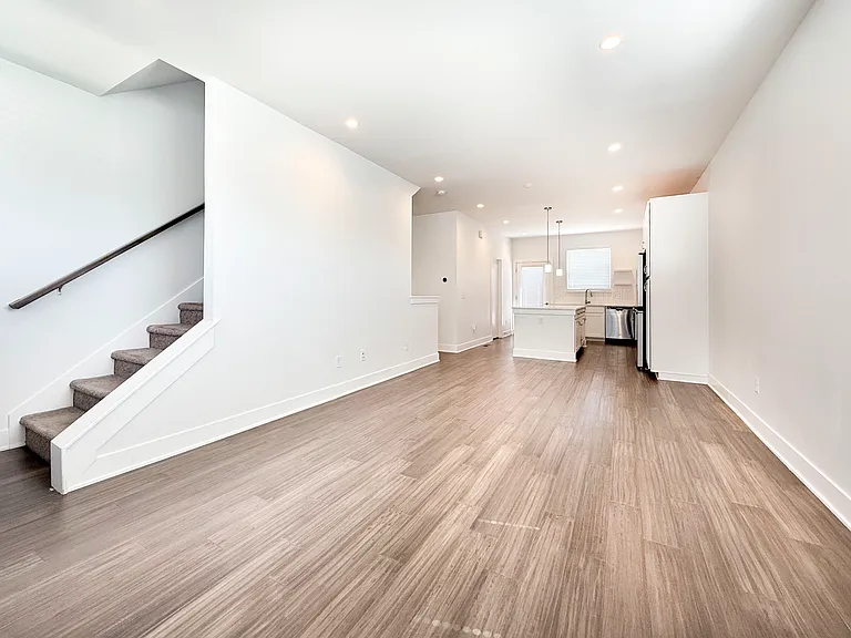 1732 Alloy Dr — Photo 2